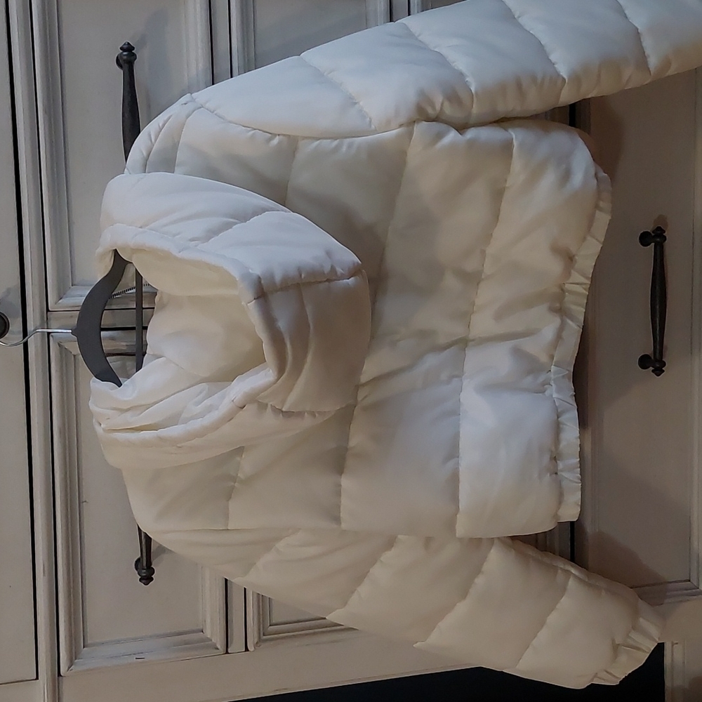 White  Puffer coat - Picture 11 of 11